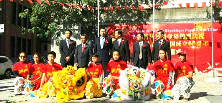 旅居加（jiā）拿大華人載歌載舞慶國慶