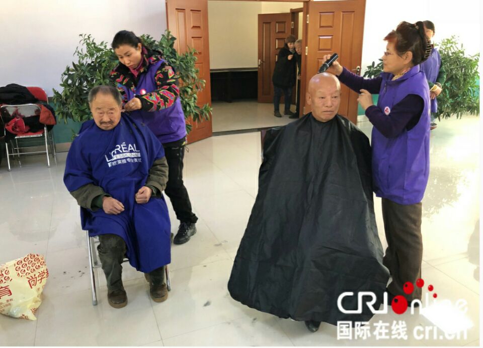 大愛無疆——沈陽愛心團隊（duì）誌願（yuàn）者慰問貧困村民