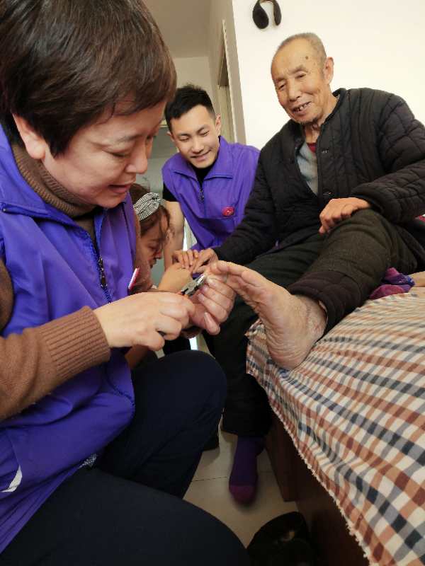 慈心（xīn）孝親沒有星期天