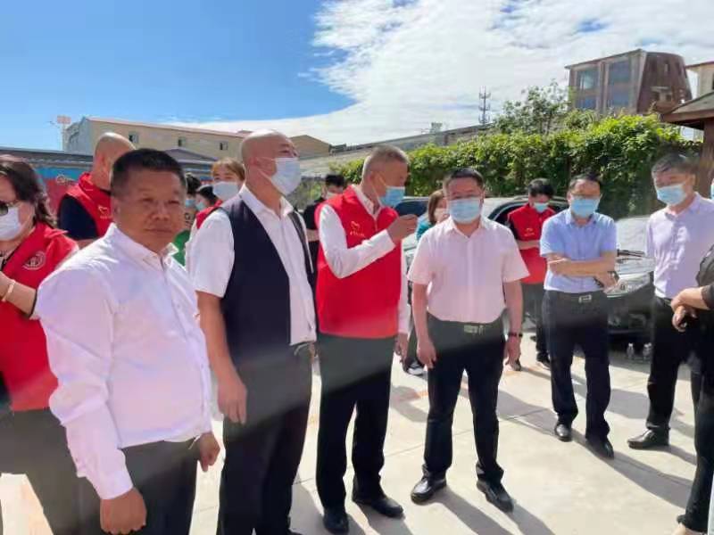 善舉創造和（hé）諧 愛心傳（chuán）承美德 ——趙士慶愛心團隊走進新民開展捐贈活動