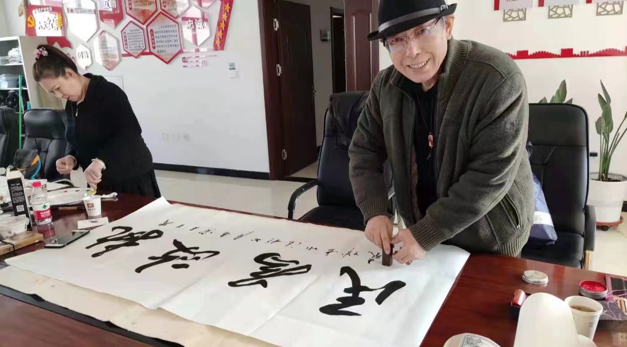 雷鋒精神永放光芒