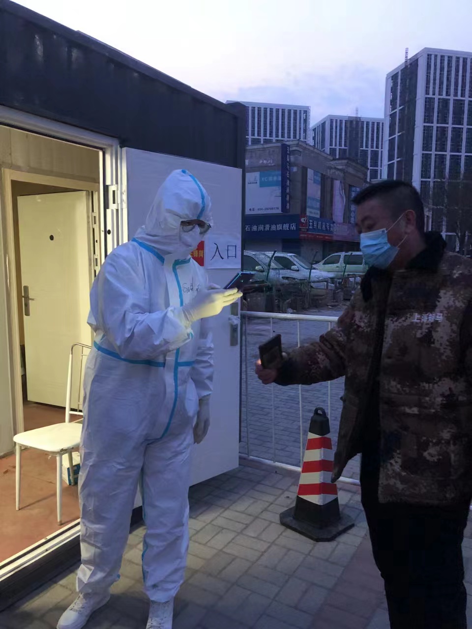 ​堅（jiān）守一線踐初（chū）心 衝鋒在（zài）前（qián）顯（xiǎn）擔當（dāng）