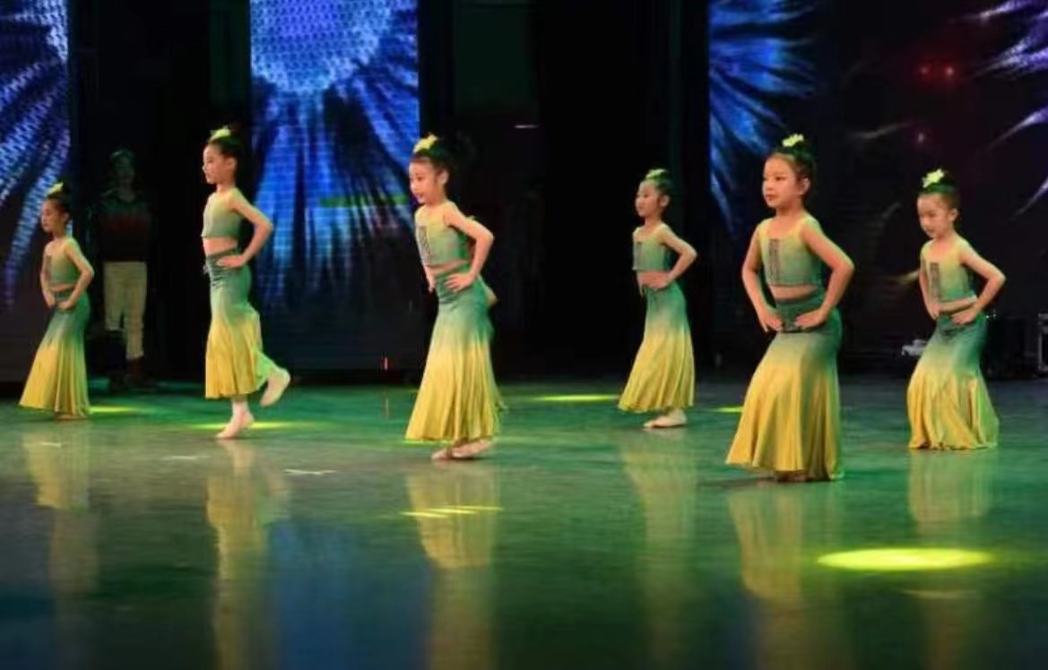 喜（xǐ）慶二十大   奮進新（xīn）征程