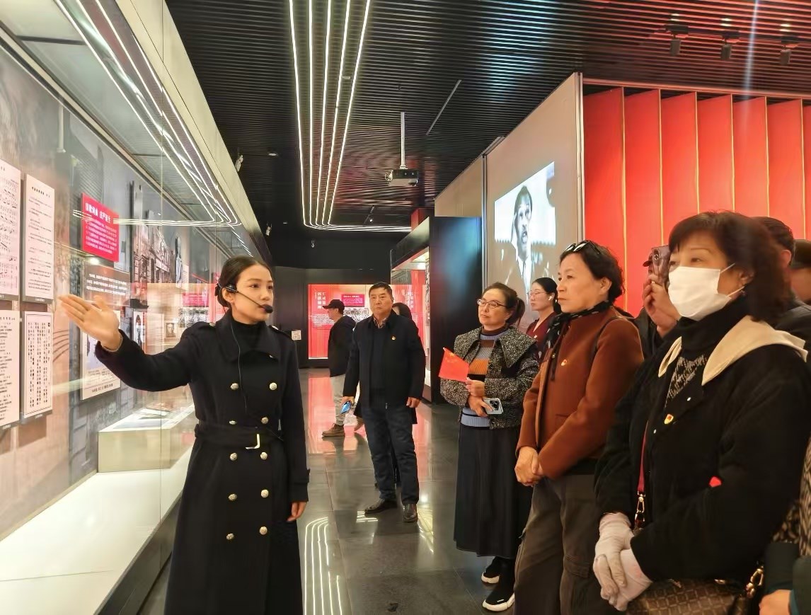 沈陽老幹部大學學員黨員參觀“國之歌 民族魂”展覽