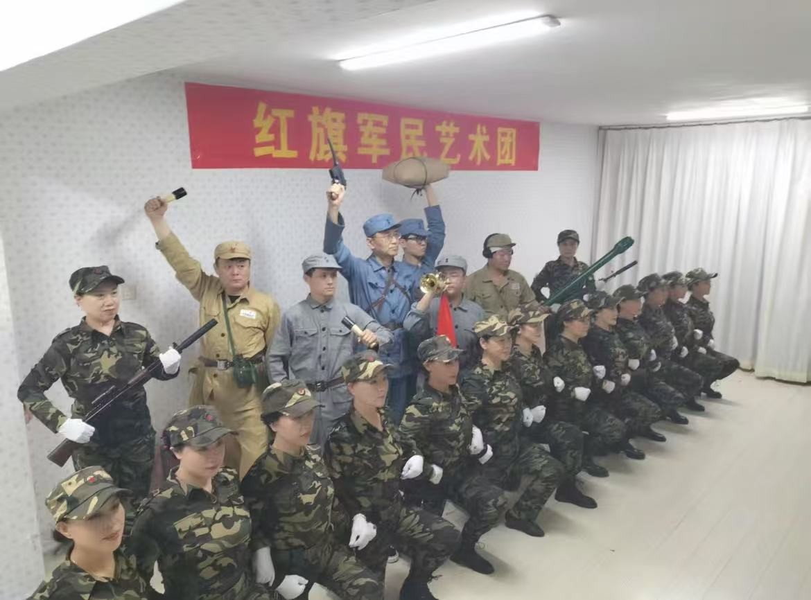 紅旗軍民藝術團為慶（qìng）祝抗（kàng）戰勝利八十周年，建軍九十八周年創作和編導節目（mù）