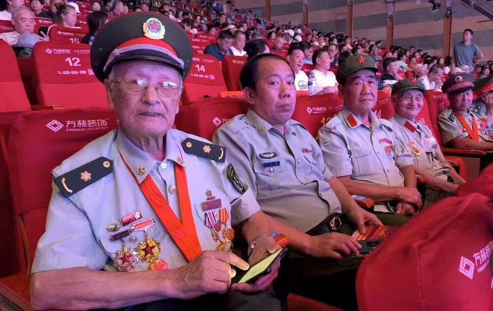 “追憶英（yīng）雄（xióng） 浩（hào）氣千秋”大型歌舞晚會在沈隆重舉行