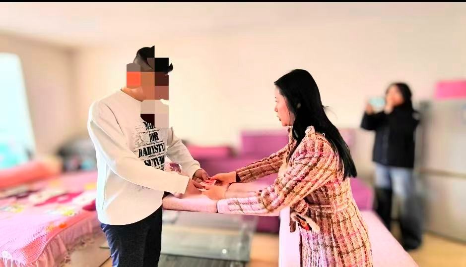 从“人生觉醒”到“一生之约（yuē）”，她用善意暖了五（wǔ）户（hù）人家的心