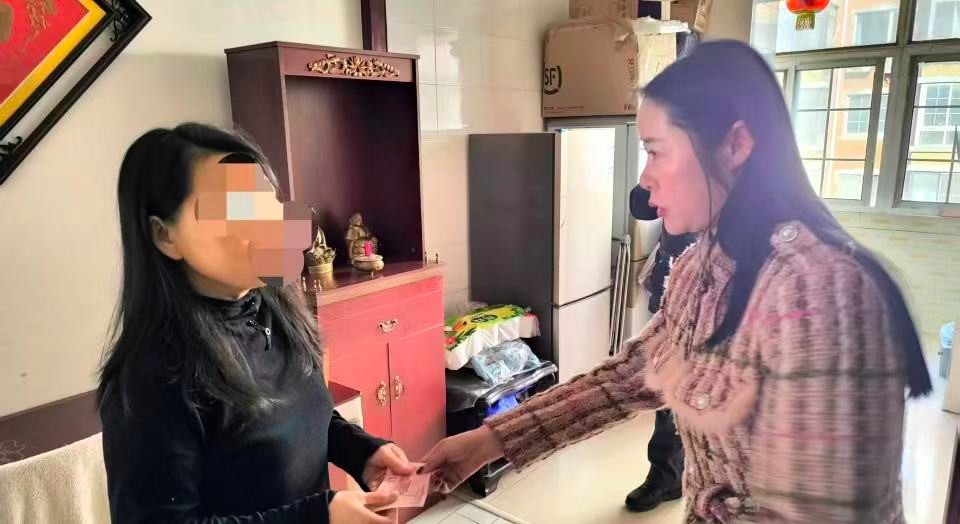 从“人生觉醒”到“一生之约”，她用善意暖（nuǎn）了五户人家的心