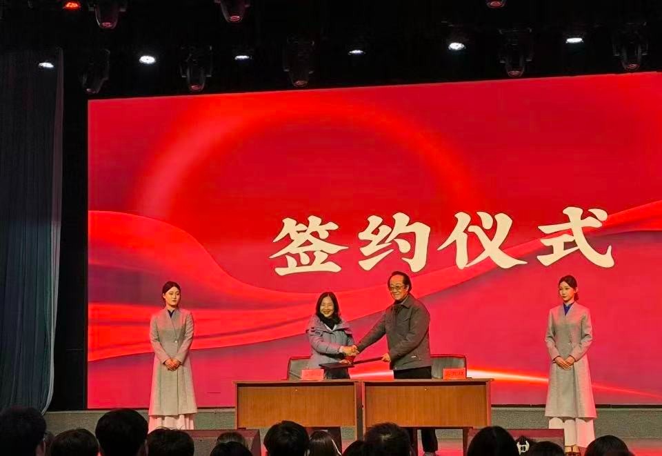 紅色歌曲進校園  雷鋒精神駐我心—高校思想政治課的新形式