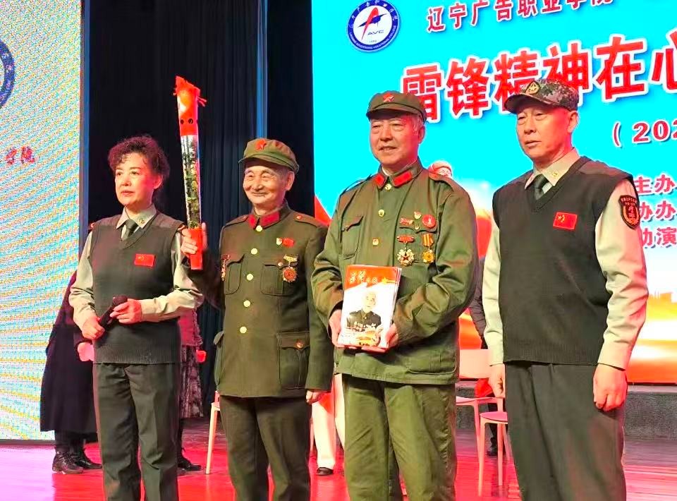 紅色歌曲進校（xiào）園  雷鋒精神駐我心—高校思想政治課的新形式